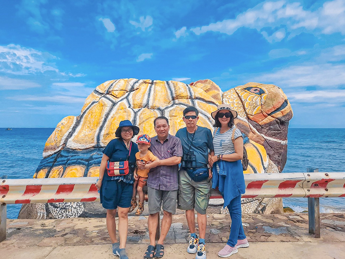 Chú rùa khổng lồ - biểu tượng du lịch Kiên Hải trên đảo Hòn Sơn (xã lại Sơn).